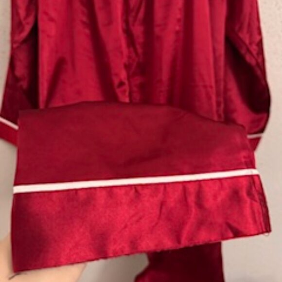 Pijama Satinada Borgoña de 2 Piezas (Burgundy Satin Pajama Set – 2 Piece) - Picture 9 of 16